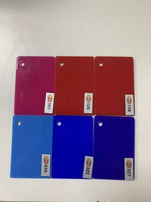 Литой акриловый лист SM Premium ярких цветов и стабильных характеристик для промышленного и декоративного применения.